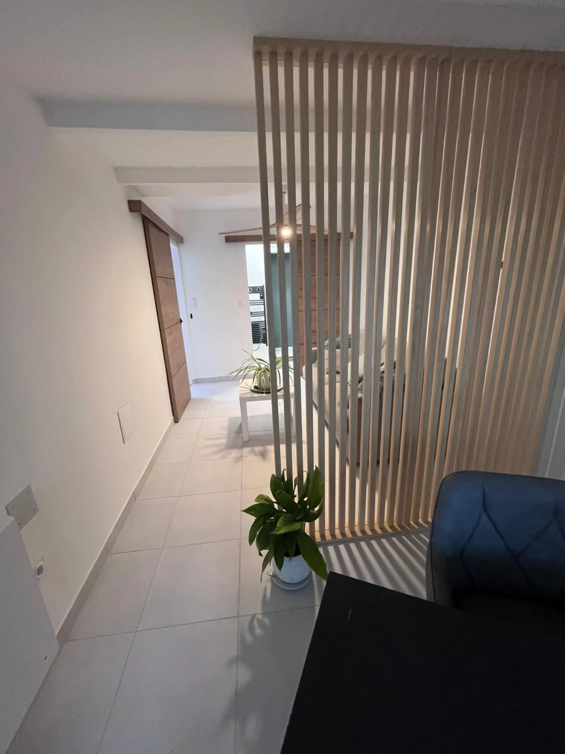 Projet de conception d’une chambre, d’un espace bureau et d’une salle d’eau à Saint Mitre Les remparts (13)