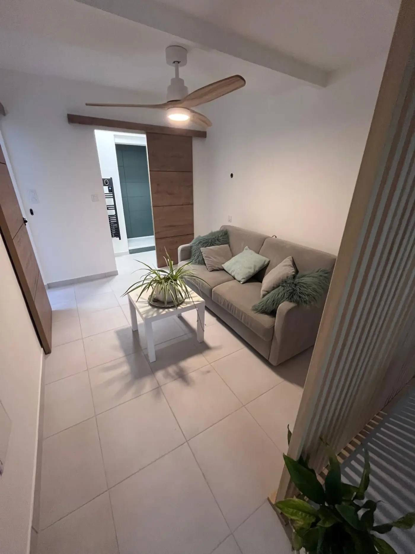 Projet de conception d’une chambre, d’un espace bureau et d’une salle d’eau à Saint Mitre Les remparts (13) — visuel 11