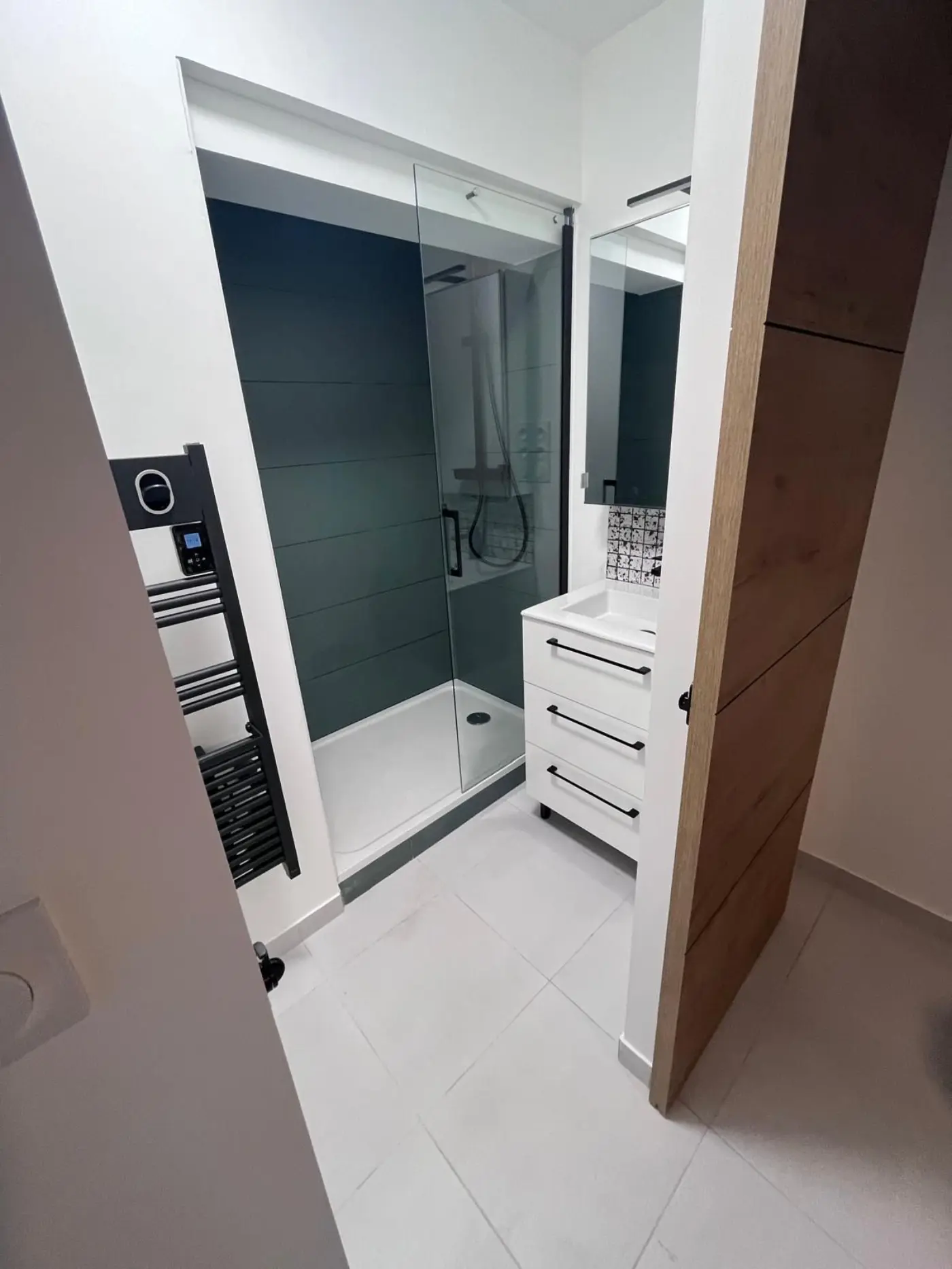 Projet de conception d’une chambre, d’un espace bureau et d’une salle d’eau à Saint Mitre Les remparts (13) — visuel 14