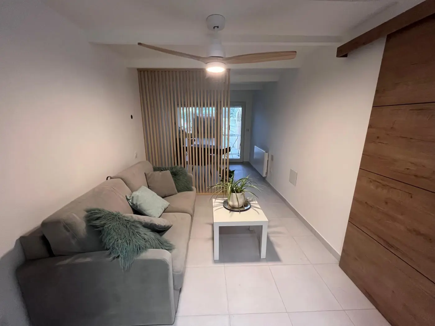 Projet de conception d’une chambre, d’un espace bureau et d’une salle d’eau à Saint Mitre Les remparts (13) — visuel 10