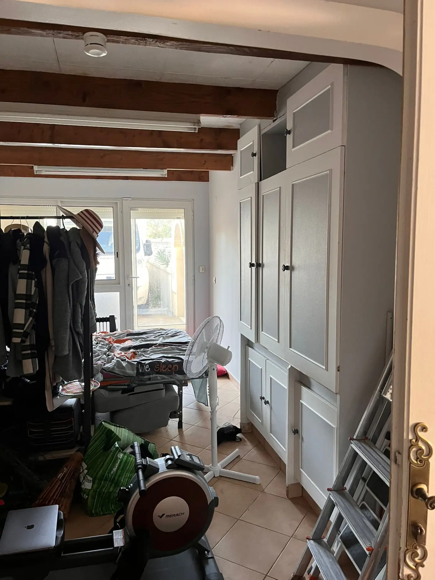 Projet de conception d’une chambre, d’un espace bureau et d’une salle d’eau à Saint Mitre Les remparts (13) — visuel 2