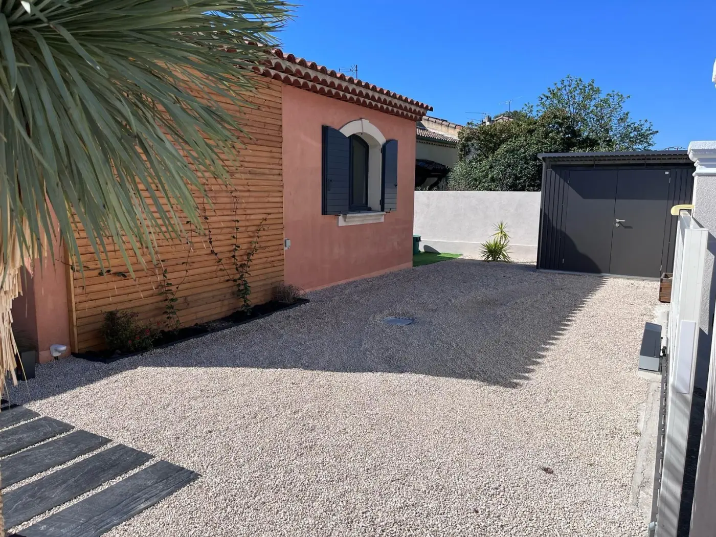 Aménagement d’une entrée extérieure à Rognac (13) — visuel 11