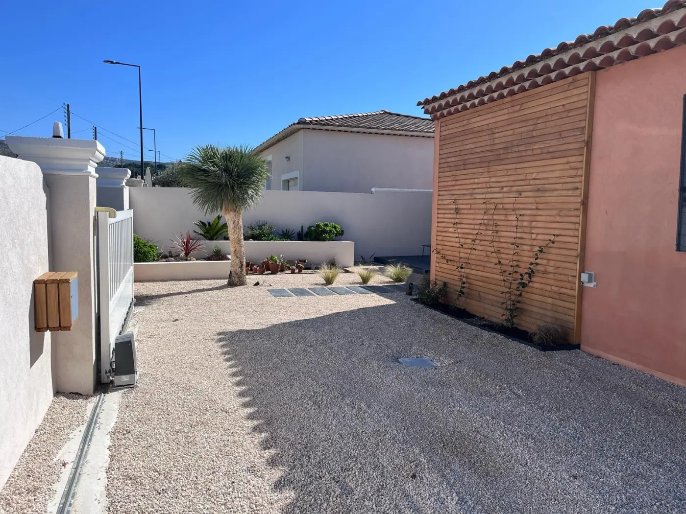 Aménagement d’une entrée extérieure à Rognac (13) — visuel 10