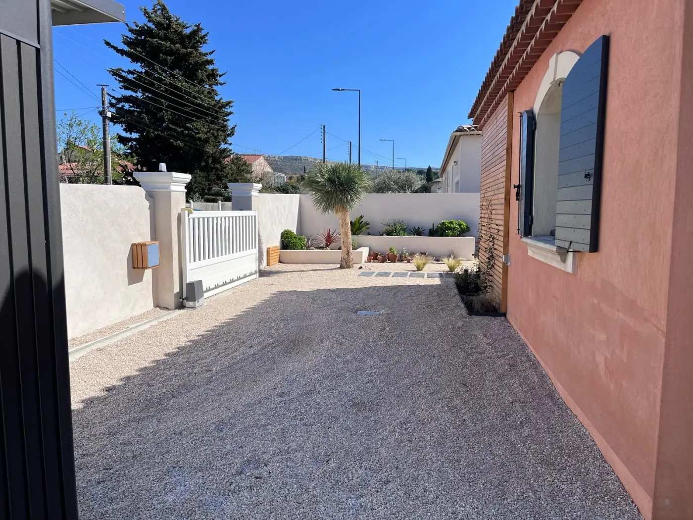 Aménagement d’une entrée extérieure à Rognac (13) — visuel 9